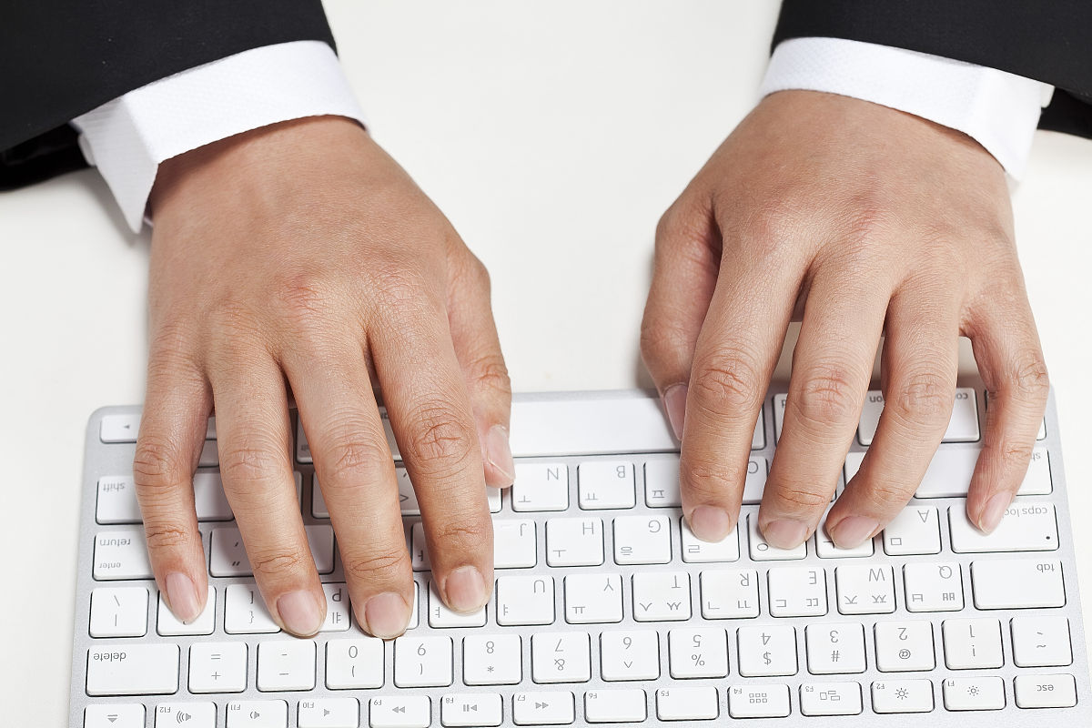 请帮我写1篇650字的博客文章主题是：无名指是哪个手指