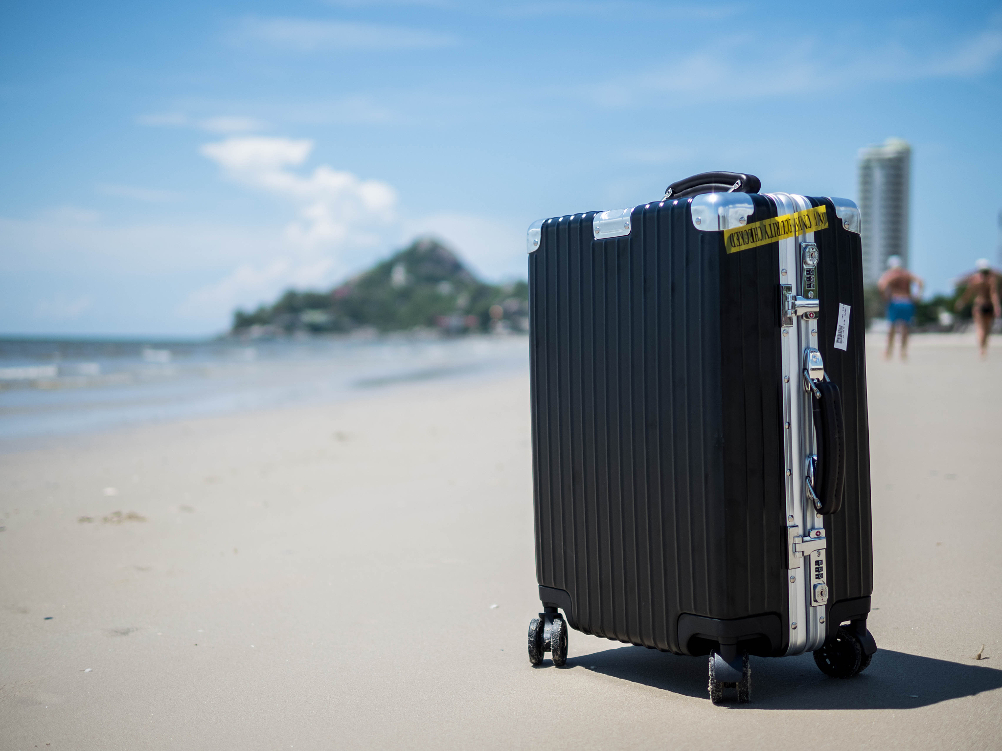 90分海浪箱德国科思创PC材质耐磨性好航空级铝合金拉杆四档高度匹配不同身高360度万向轮柔软的桃皮绒抑菌内衬干湿分离的设计赠送抑菌收纳袋请根据以上内容选择几点出一个150字左右的自用好物推荐文稿尽量口语化