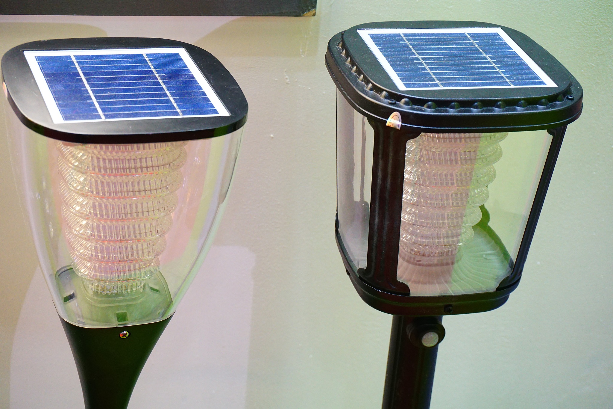 挖掘20个花园太阳能蜜蜂灯装饰灯的相关词