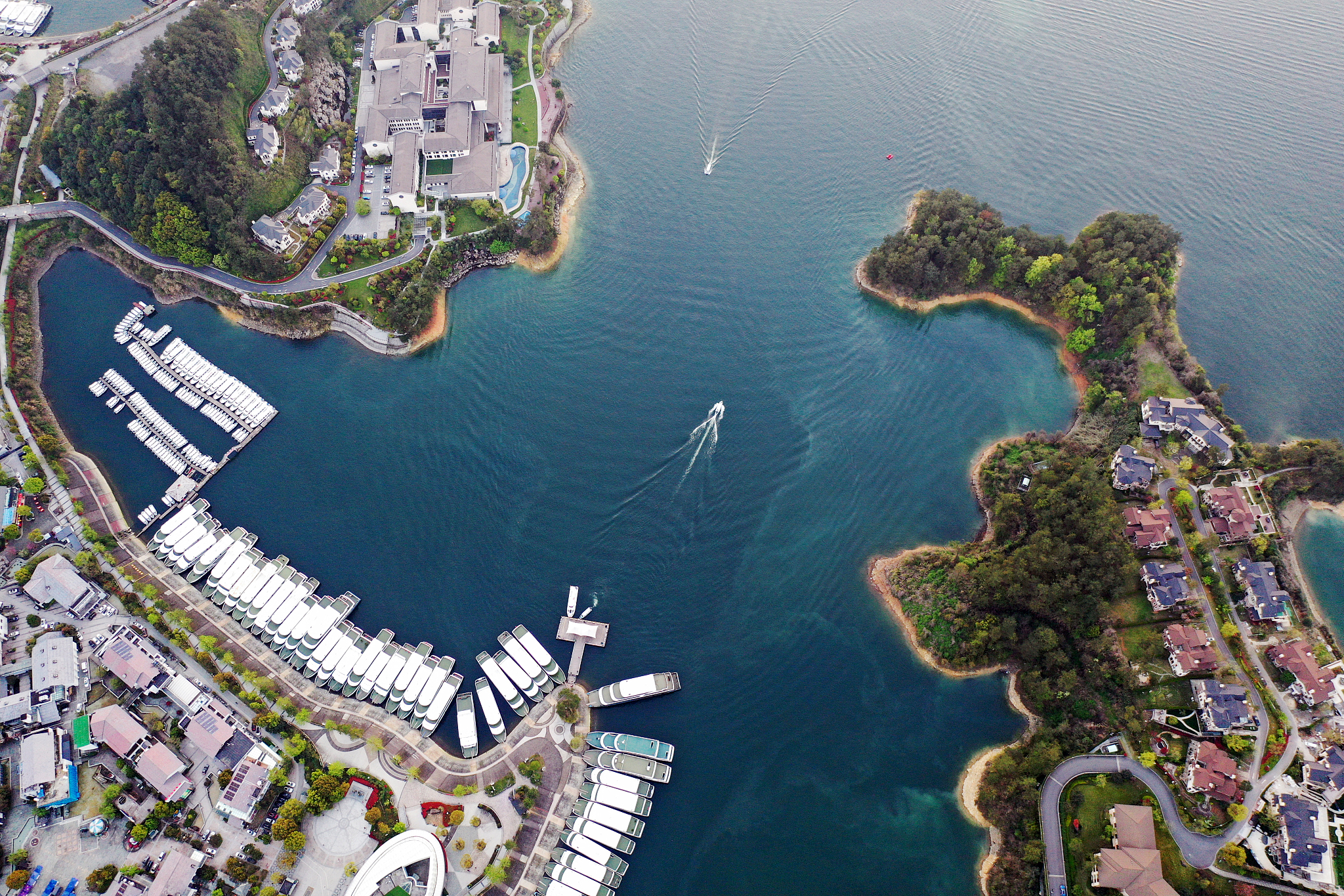 写一个关于五一游庐山西海的想法 50字