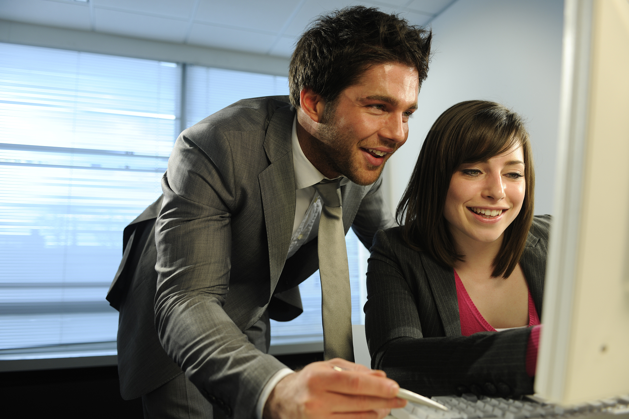 帮我写一份关于妇产医院企业规划部四月份活动策划详细