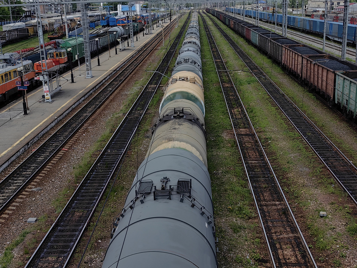 铁路发展史、现状与展望：2000字论文