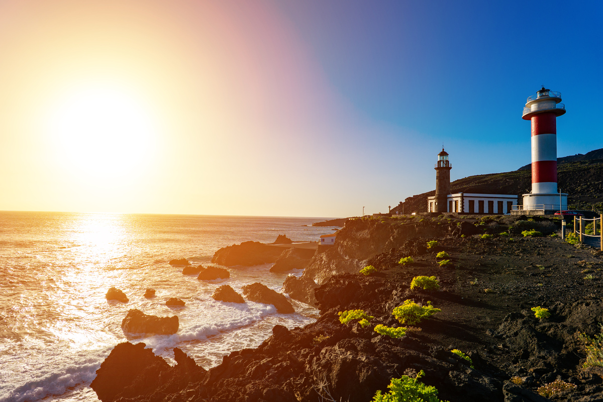 海边度假村名字推荐：礁石、灯塔、日出日落主题