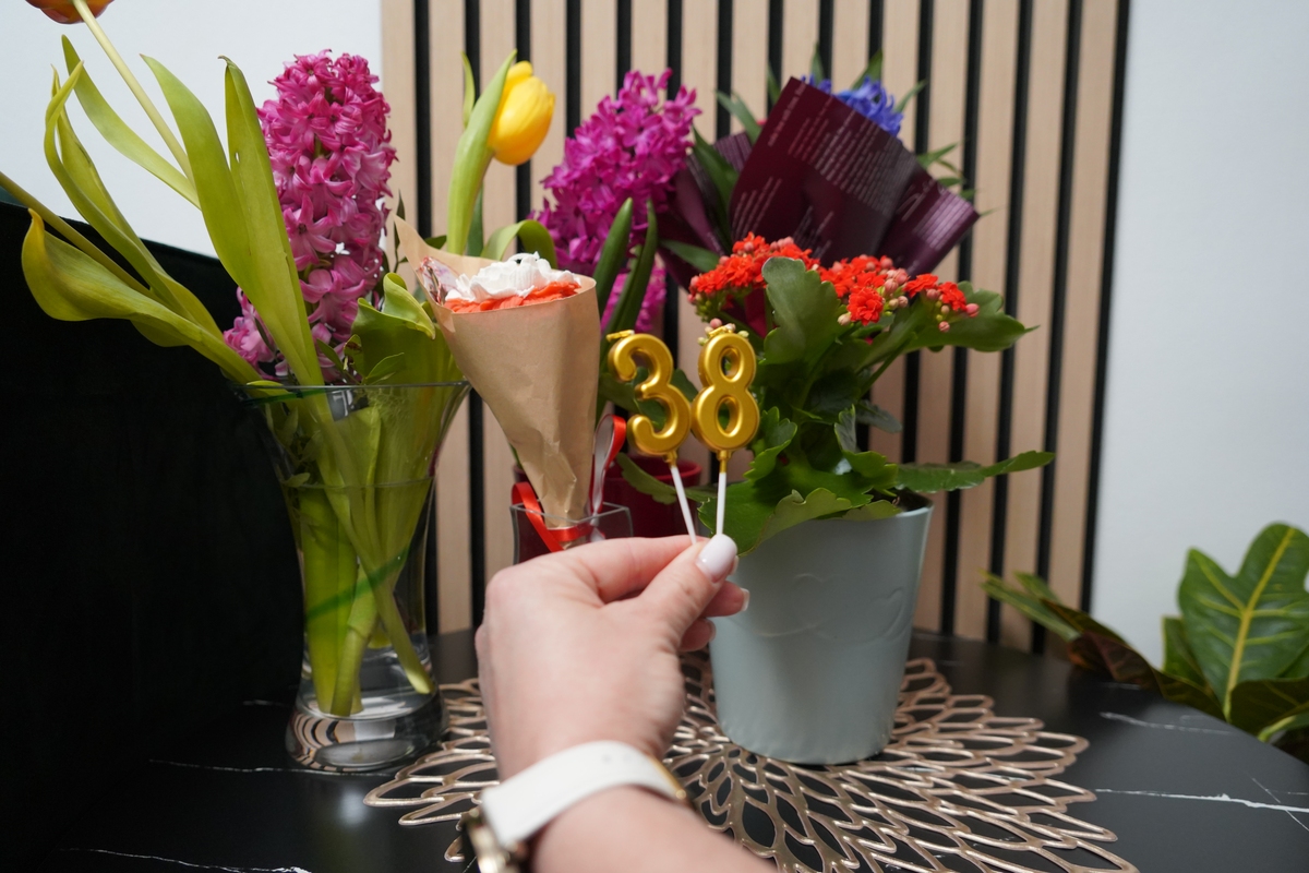 奶茶杯插花活动：创意新玩法，开启花艺新体验