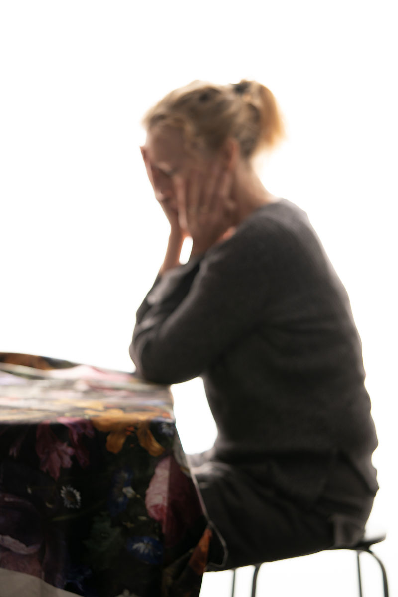 描述贝克的认知模型随着时间的推移是如何演变的并批判性地评价它作为抑郁研究的贡献。贝克的认知模型是一个解释抑郁症的理论框架该模型认为人们的负面思维模式是导致抑郁症的根本原因。根据贝克的模型抑郁症患者倾向于对自己、世界和未描述贝克的认知模型随着时间的推移是如何演变的并批判性地评价它作为抑郁症的理论根据现代证据。 论文