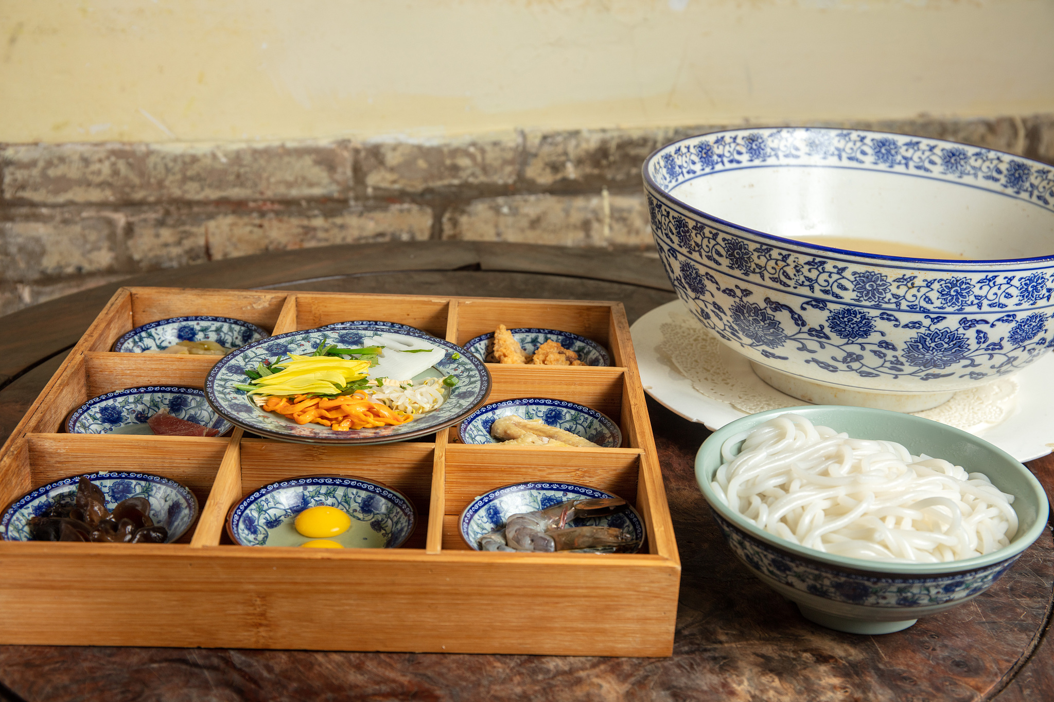 5寸碗用途：盛米饭、汤、面条、水果、小菜等 | 日常餐具选择指南