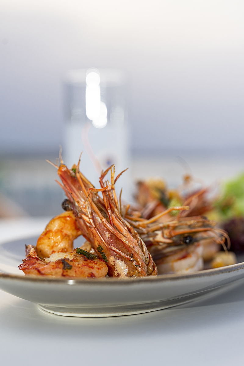 虾的营养价值及食用注意事项 - 对身体的好处和潜在风险