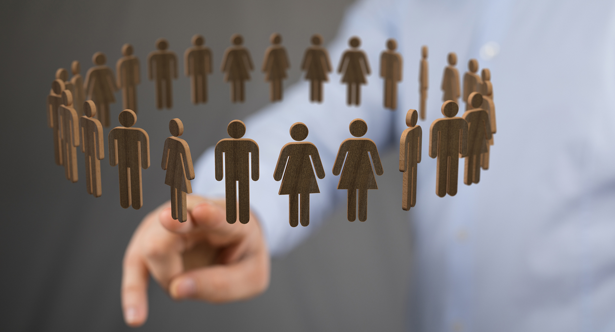 请阐述阅读《乌合之众》的好处融合为一段综合性的总结