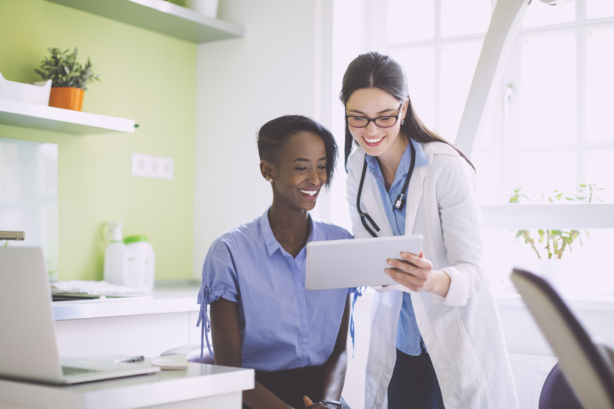 doctor consulting her patient