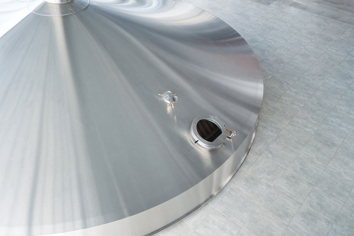 风机叶片维修：发现叶根与轮毂接触面划痕