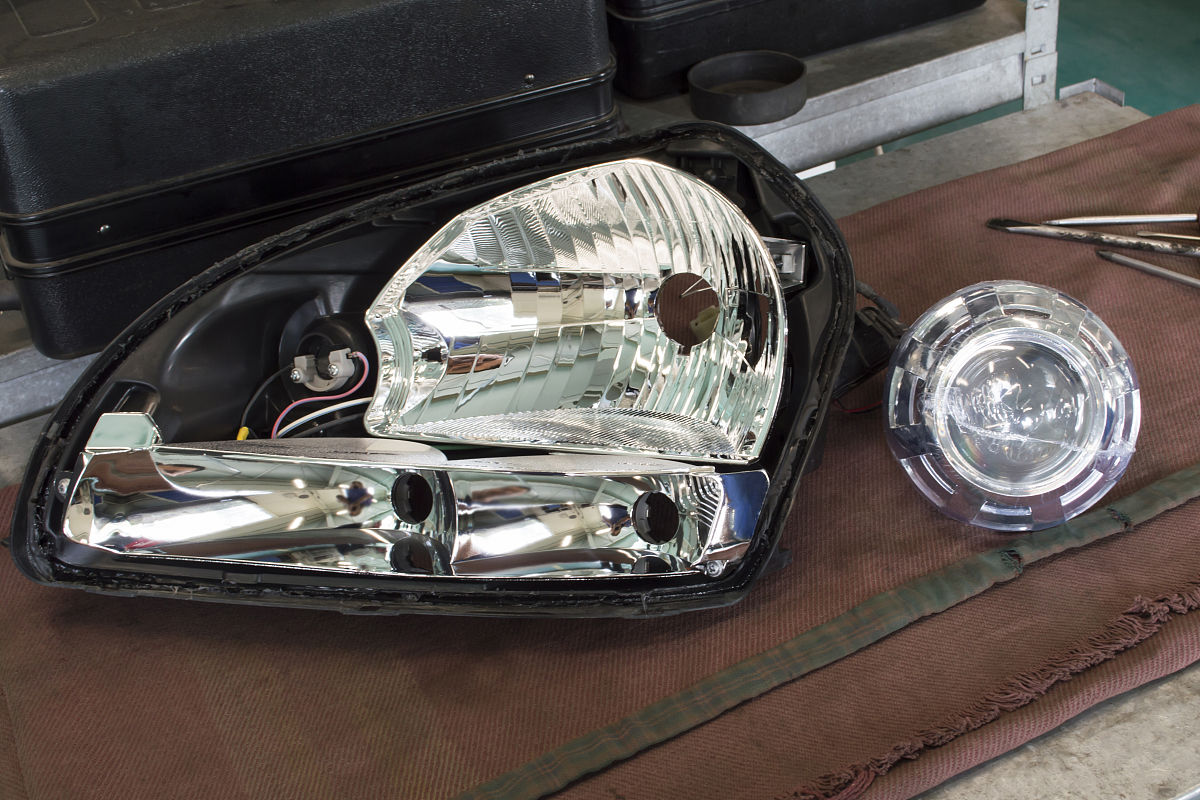 title 81110-06470 Headlamp Assy RH For Toyota Camry aftermarket auto parts根据title写一段产品介绍需要包括oe号