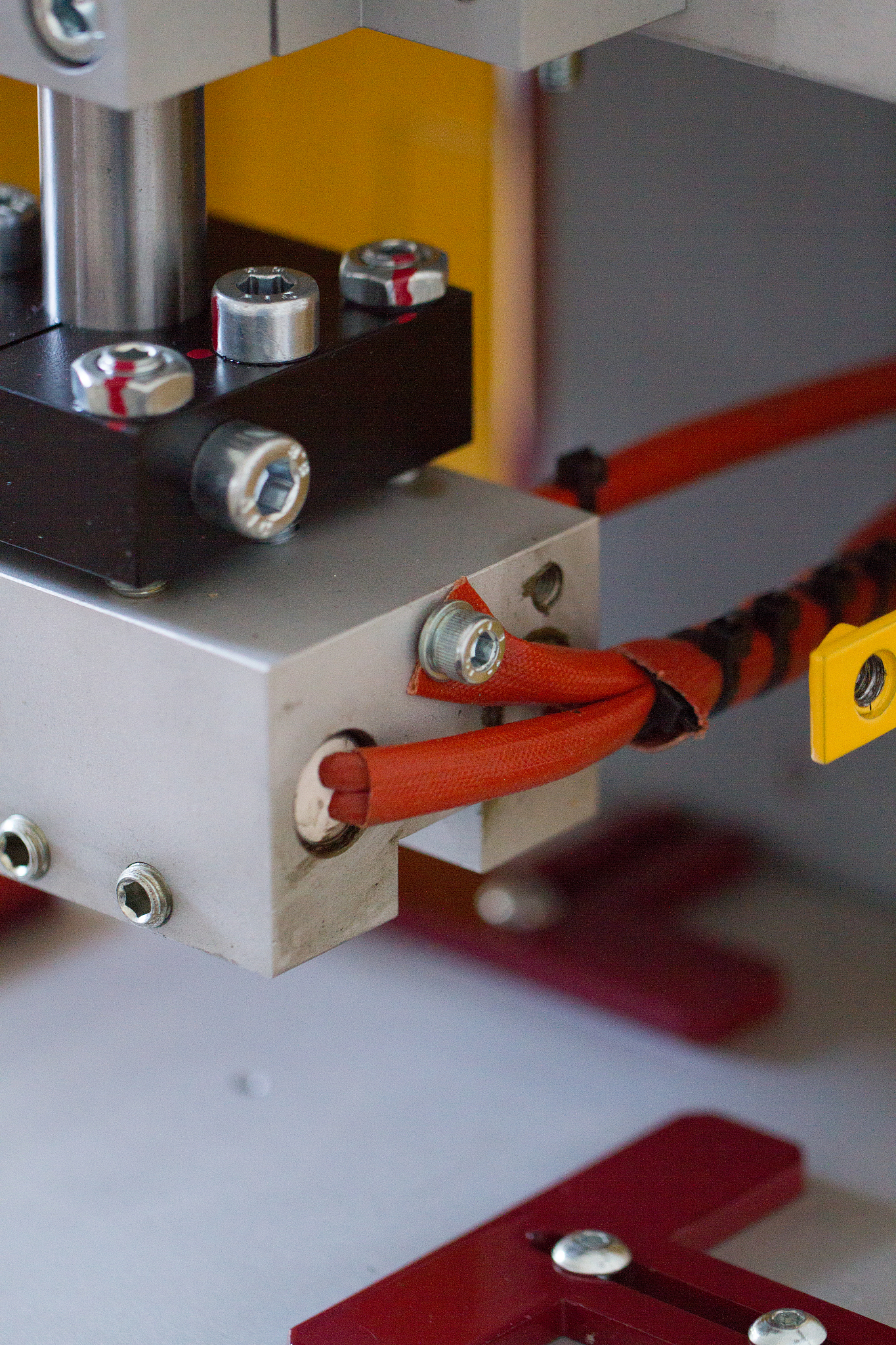 变角板剪切夹具滚轴摩擦为多少回答加拓展。