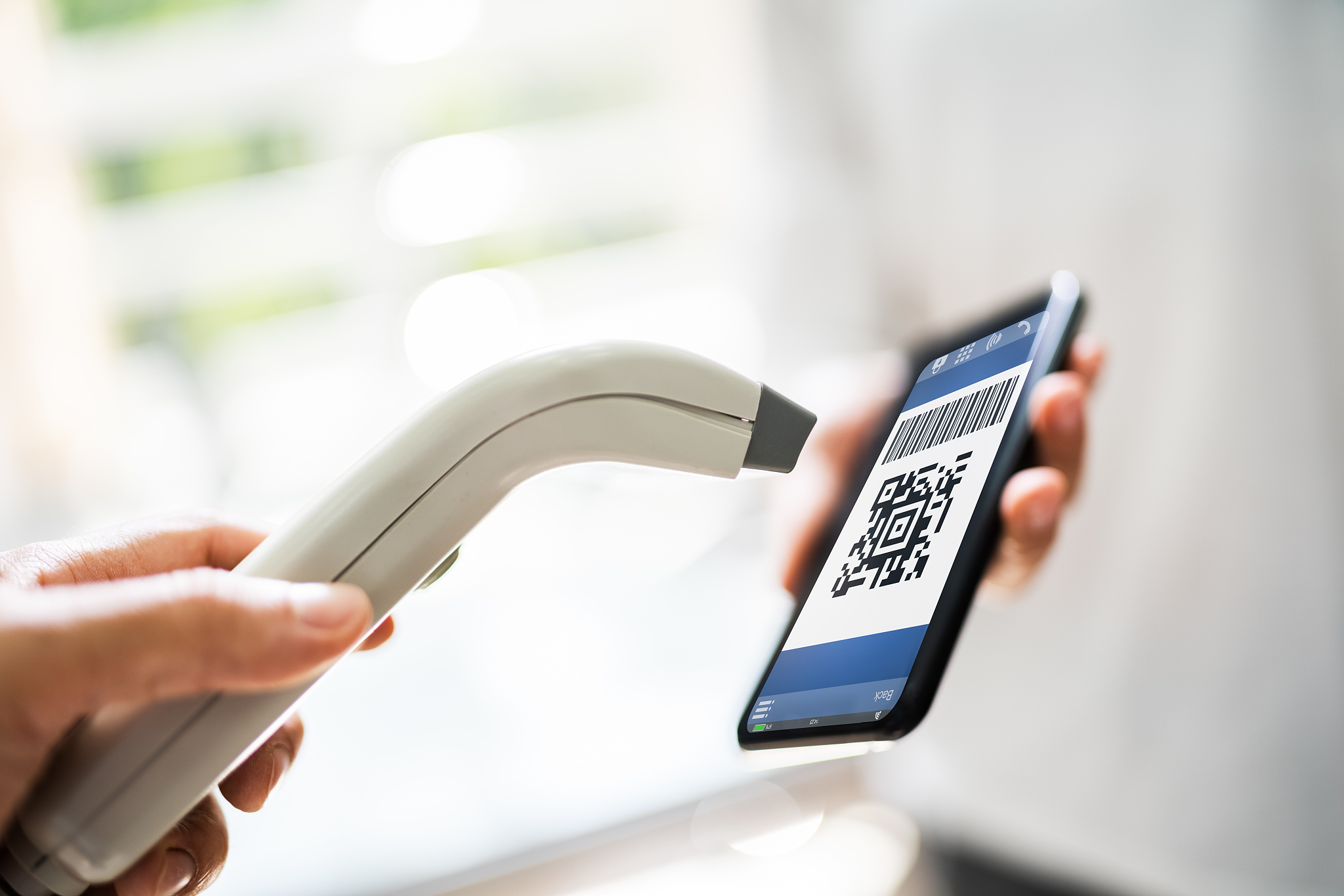 using mobile phone to scan payment code