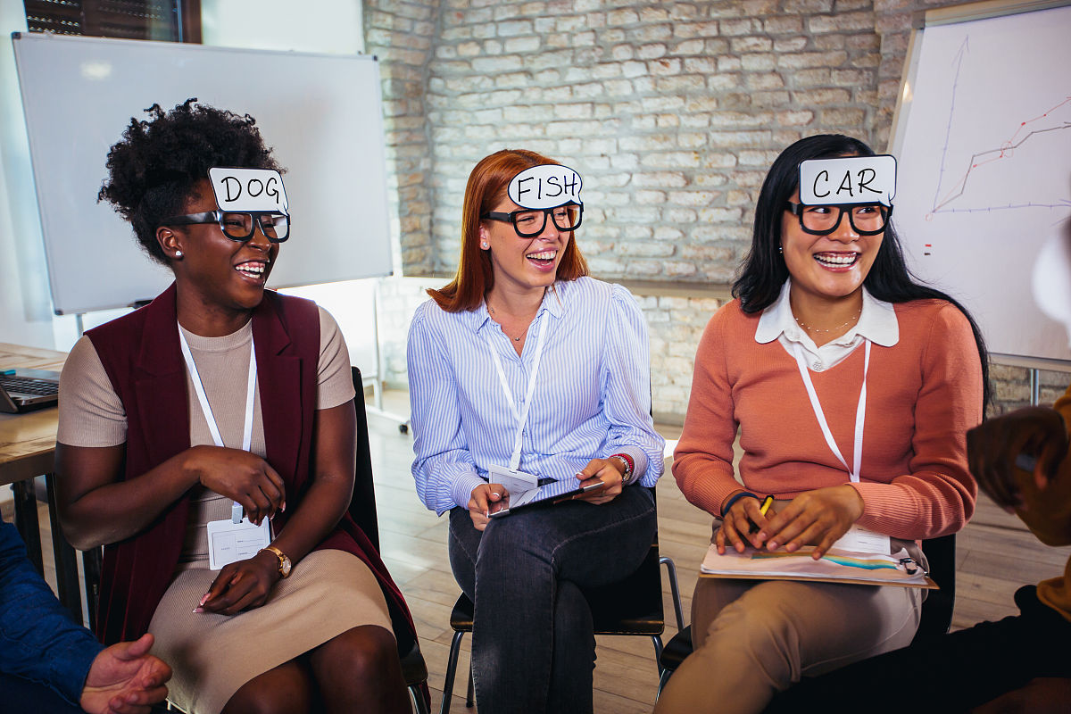 写一篇公司团建晚会的主持稿
