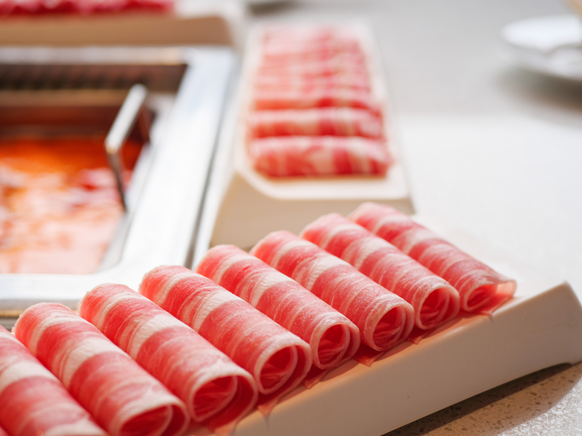羊肉卷：火锅必备食材 - 鲜嫩口感，搭配自由 | Sheep Meat Rolls: A Must-Have Hot Pot Ingredient