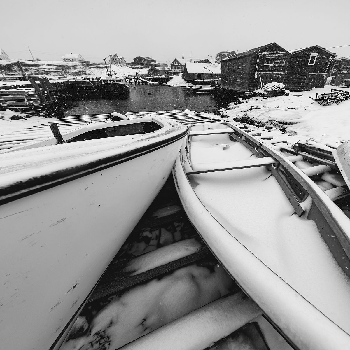 这套伸缩的佩吉户外桌子颜值爆表实用性强可自由控制长度随意变化让户外生活更便捷好友聚会更舒适放松融洽选用的是陶瓷木纹色的面板防水耐用耐刮抗躁易打理它高级灰很耐看好的品质真正去验证是耐磨刮兼顾美观和使用价值并存入手它太实用啦的悠闲舒适庭院文案大全