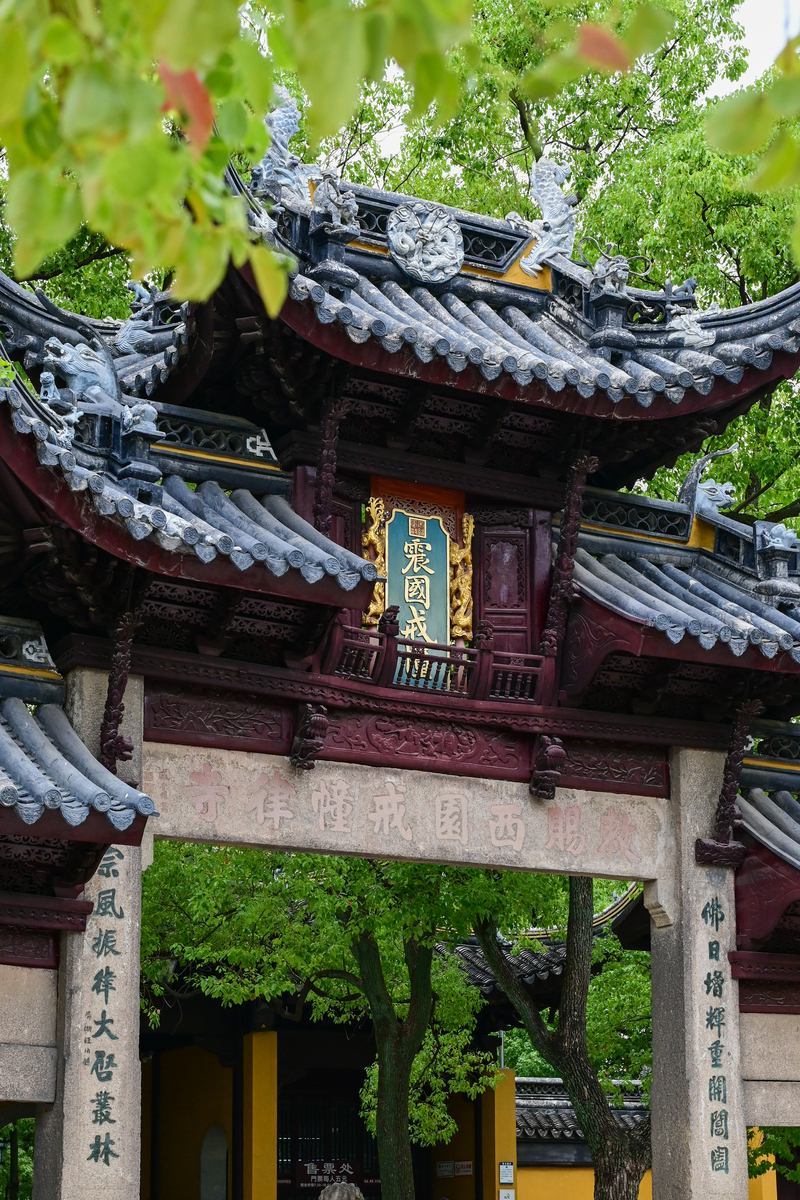 苏州灵岩寺游玩诗：禅意静谧，心灵之旅