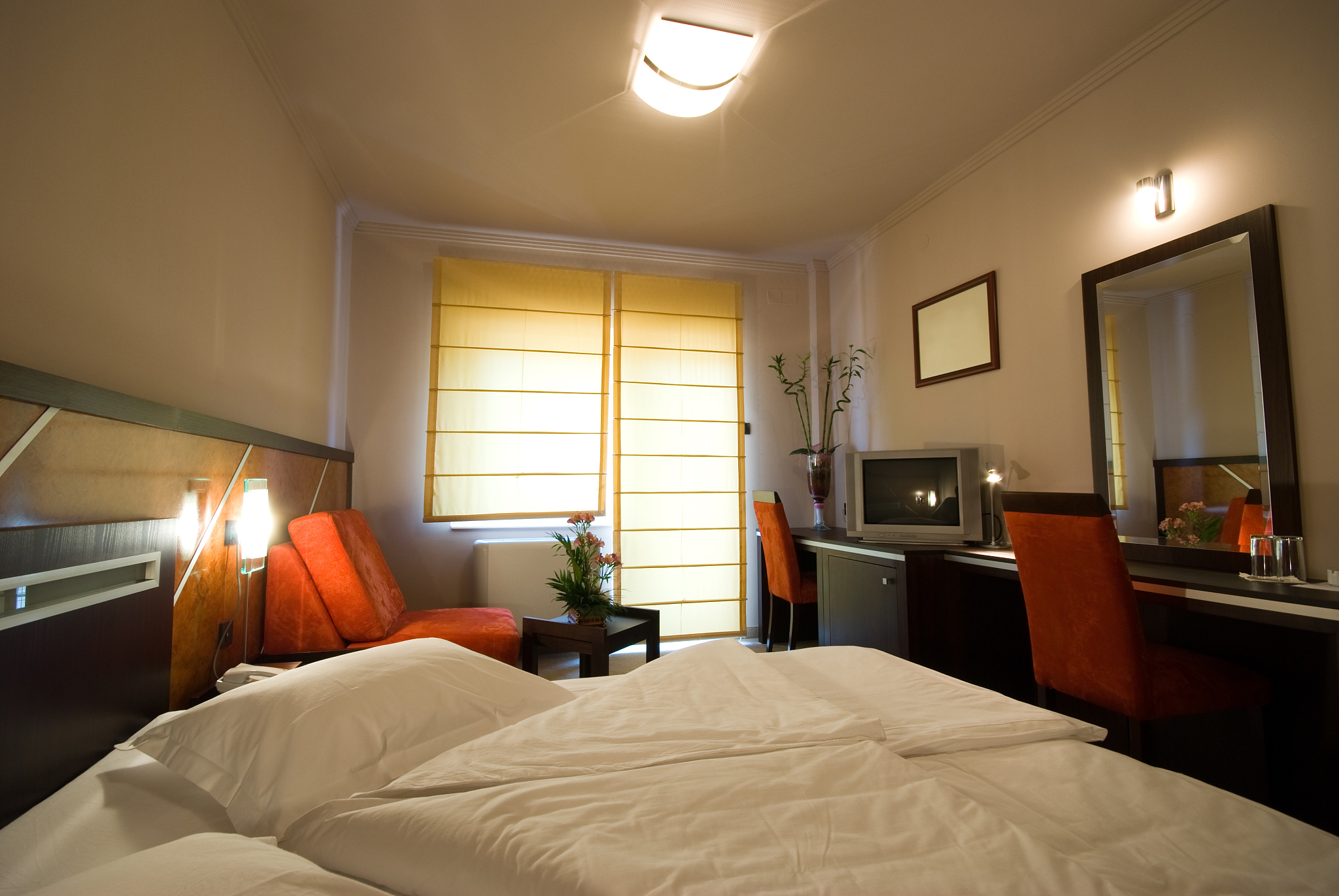 大学旁边的宾馆都在叫