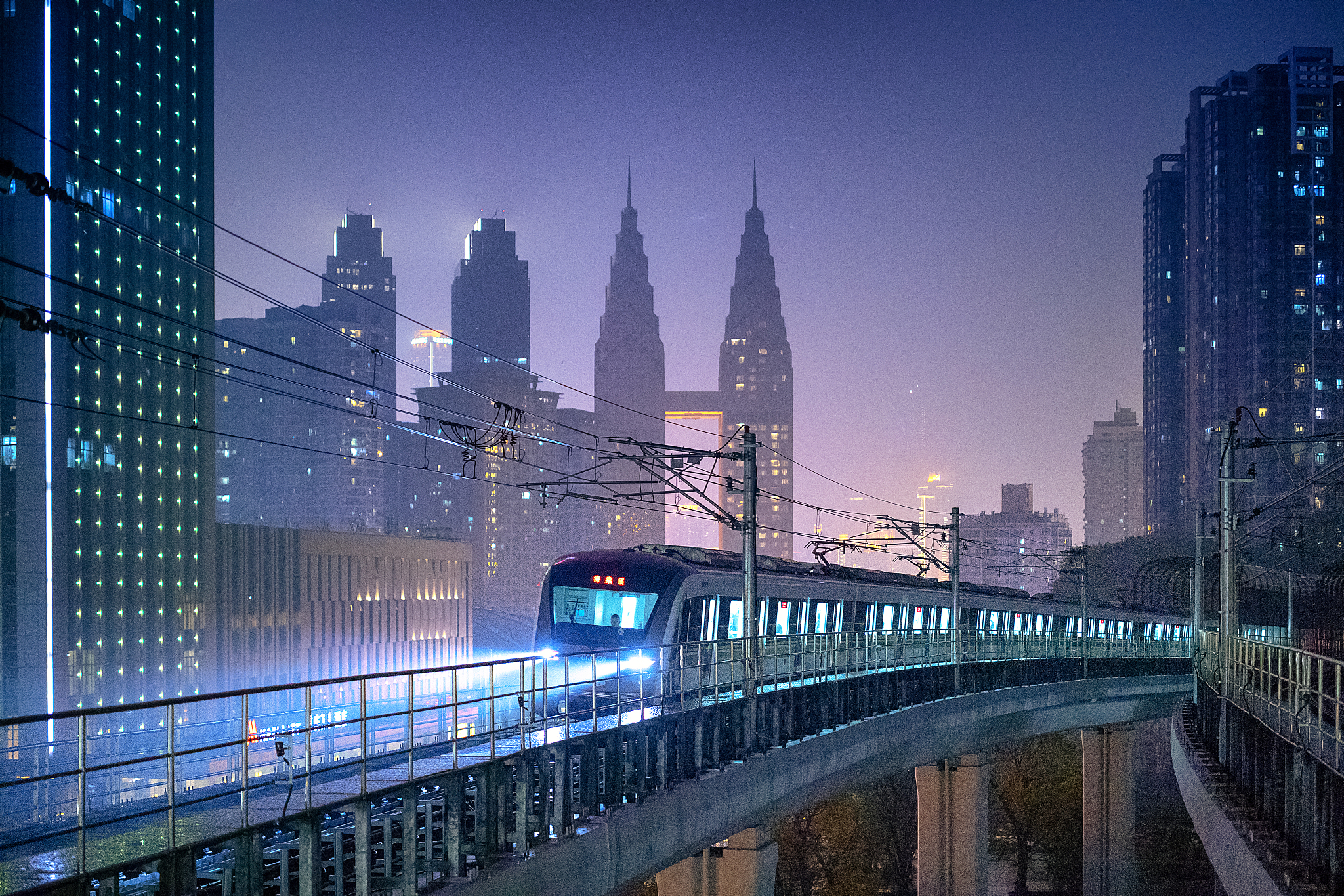 重庆轻轨学校五年制大专发展前景分析 - 未来趋势及就业优势