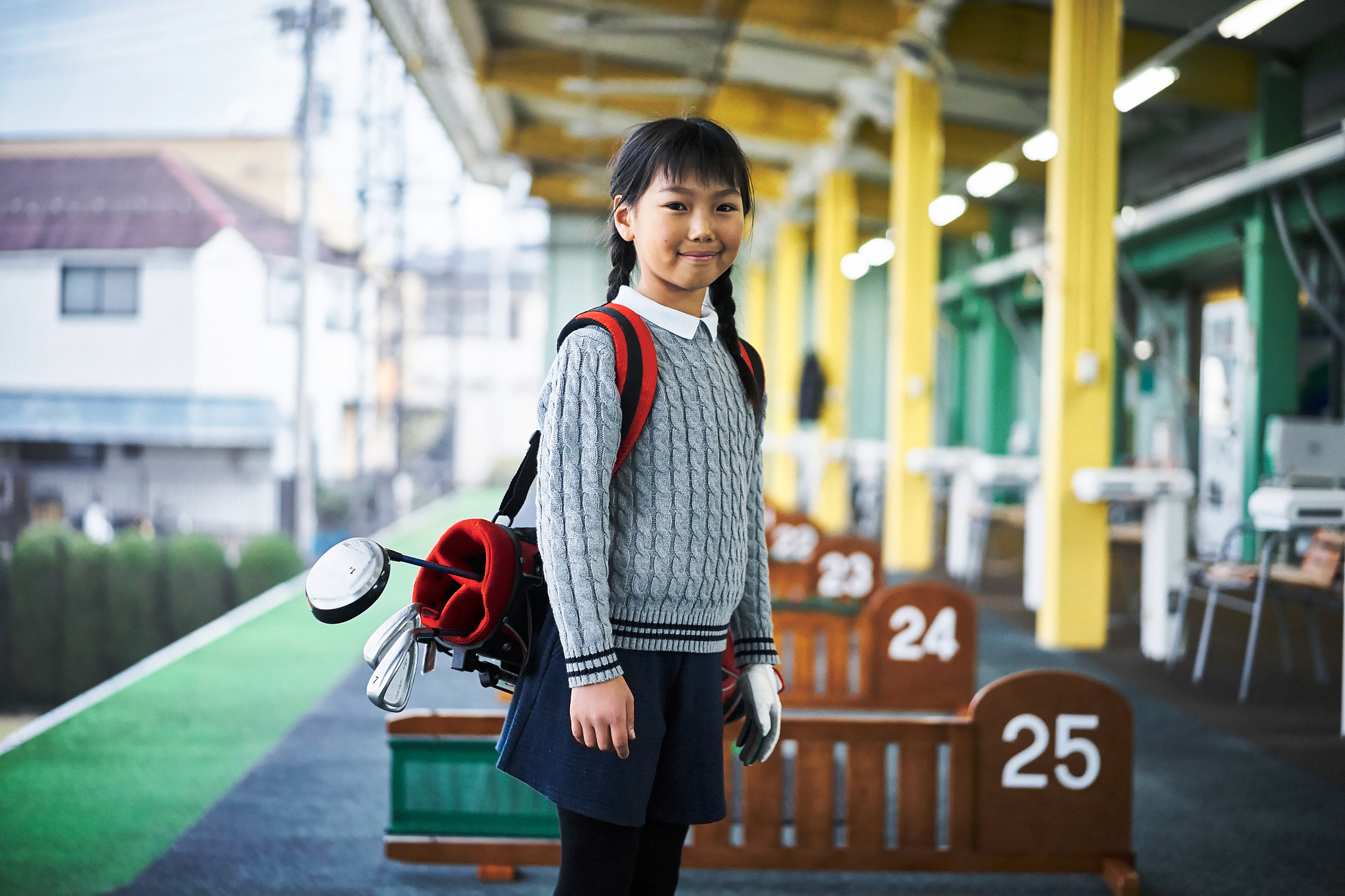 可以创造一个家庭美满特立独行假小子爱好跑酷嘻哈的流行的少女吗？包括性格习惯经历