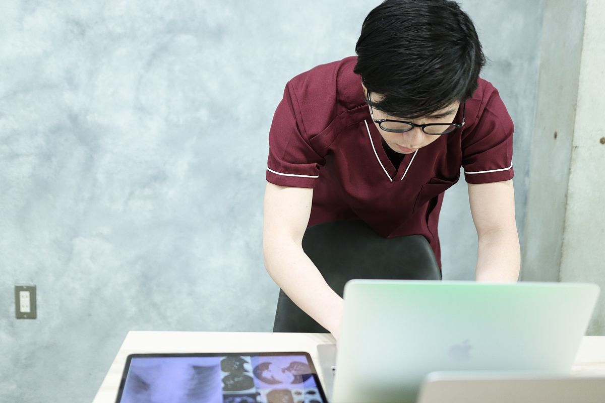 初中毕业怎么学临床医学呢