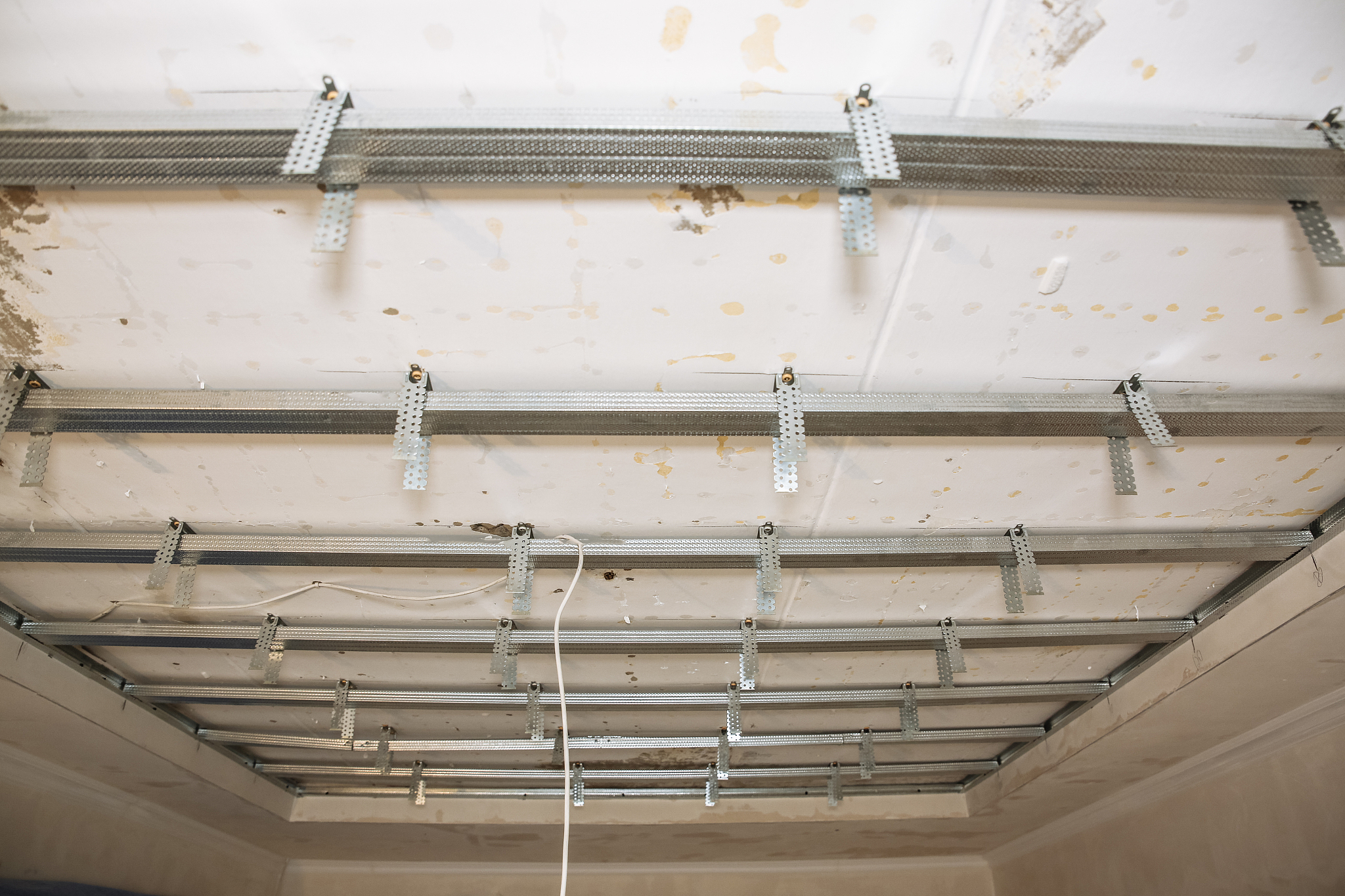 吊顶脱落怎么修复？