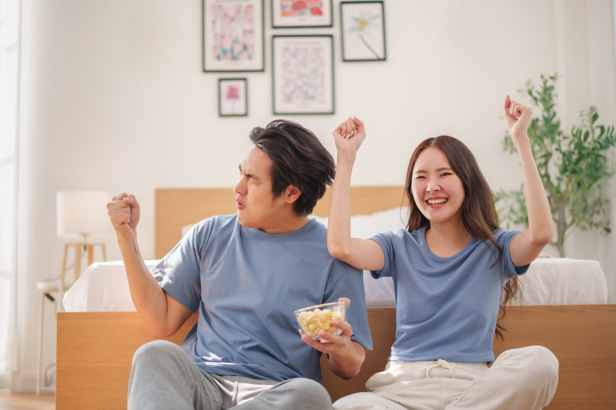 如果一对夫妻有爱那么物质财富并不重要。但是享受彼此的陪伴是他们所需要的全部财富