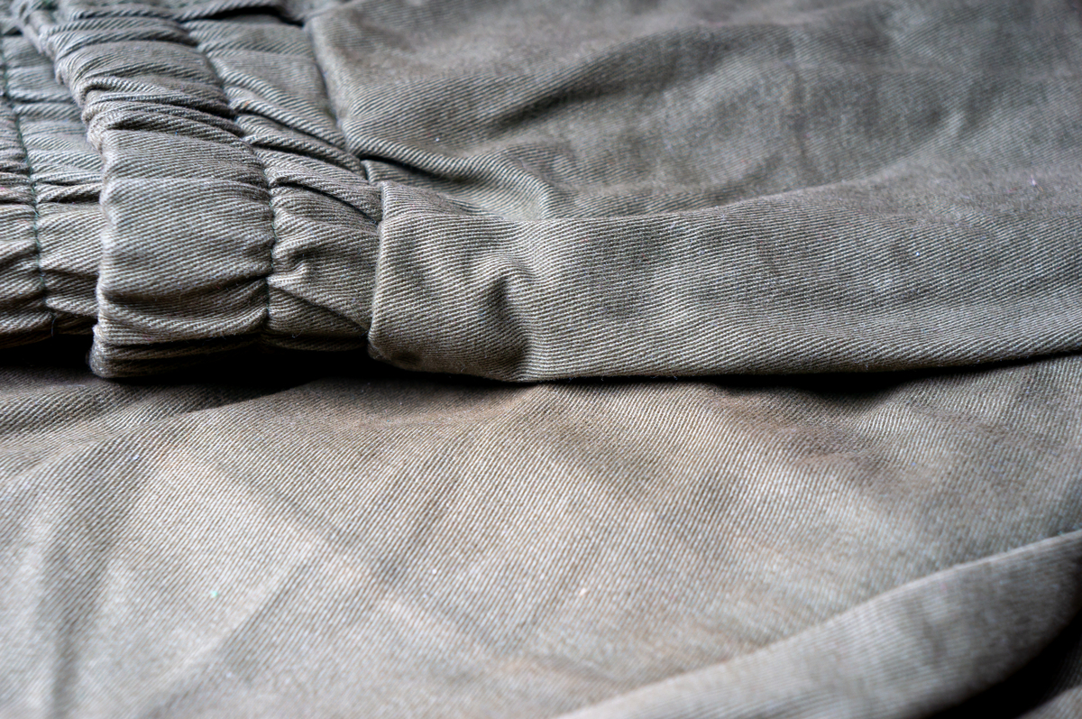 避雷！'XX' 衣服质量差，千万别买！