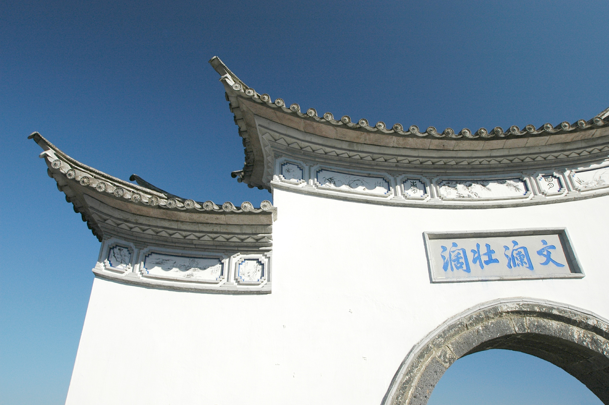 探秘中文之美：2000字详解汉字、词语、文学、成语和文化价值