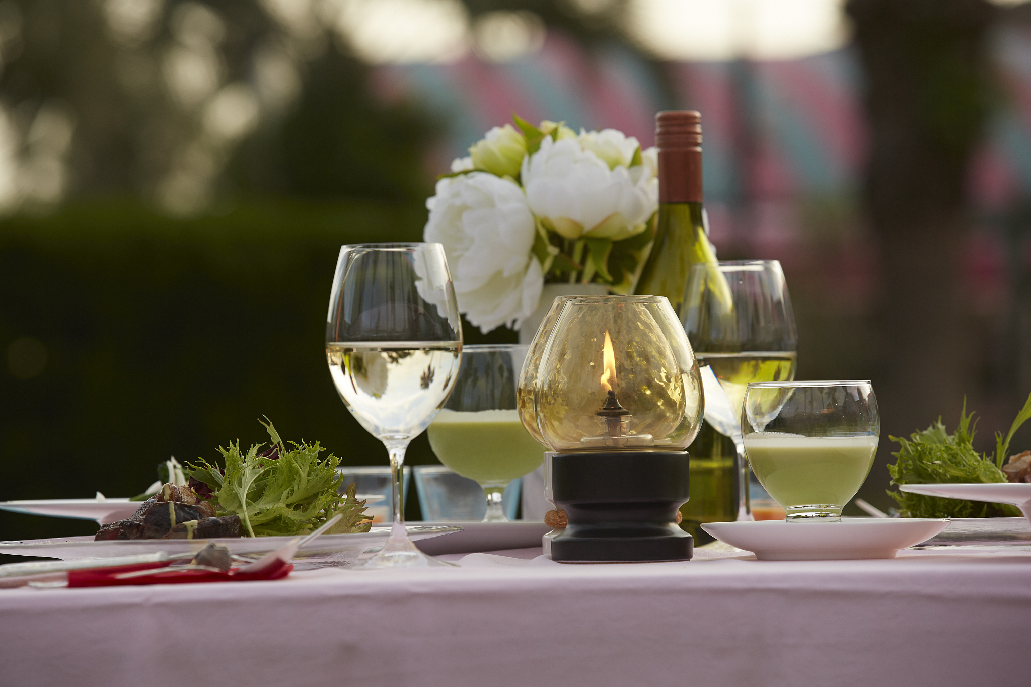 写一份关于卡西美露~卡西薏丝琳葡萄酒的宣传篇文案 要求：酒的名字不要太突出 文案写的有情调一些