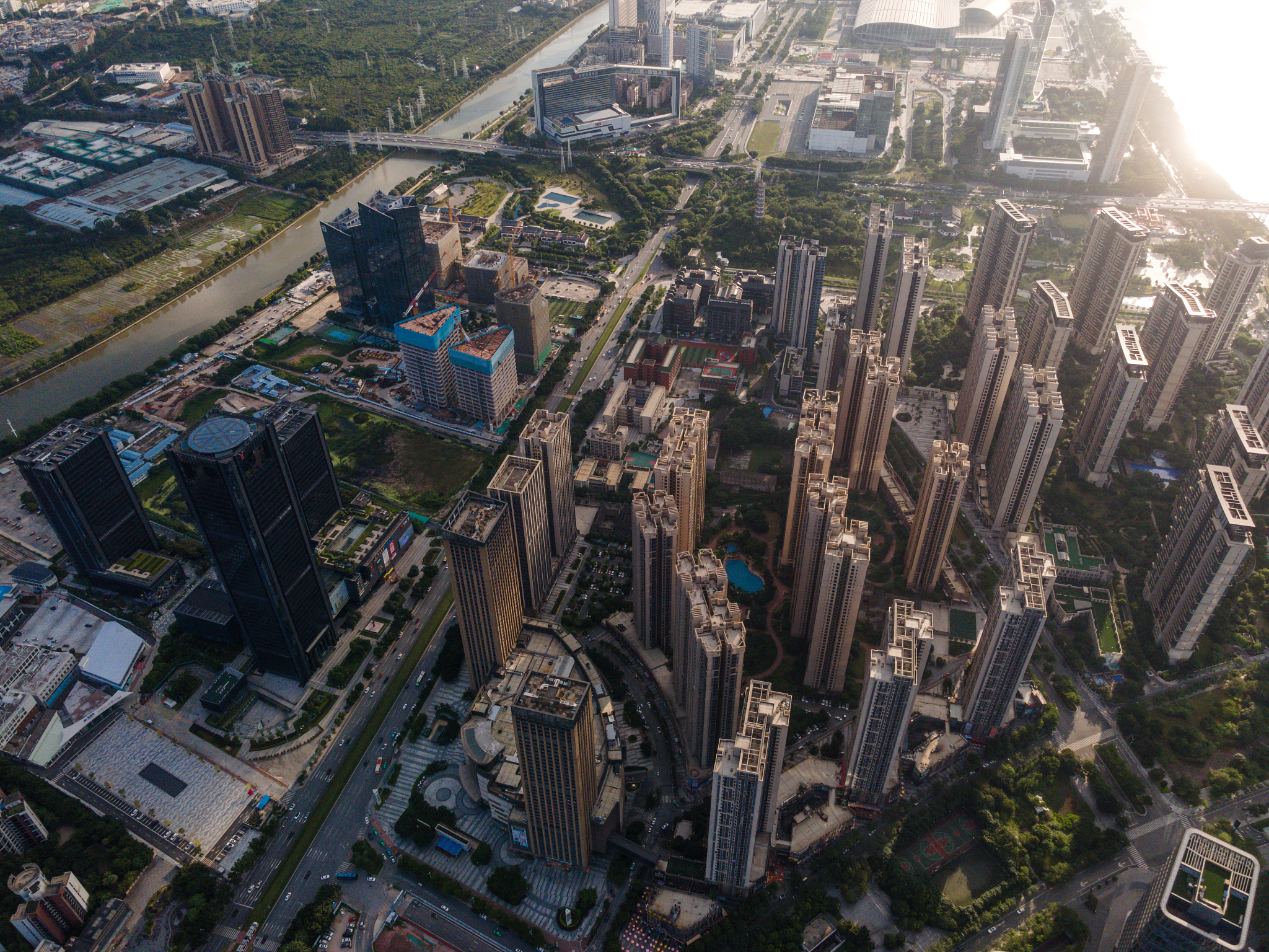 为什么感觉广州在逐渐脱离超一线梯队跟深圳的差距在不断扩大广州发展驱动力在哪里未来还有反超深圳的可能性吗