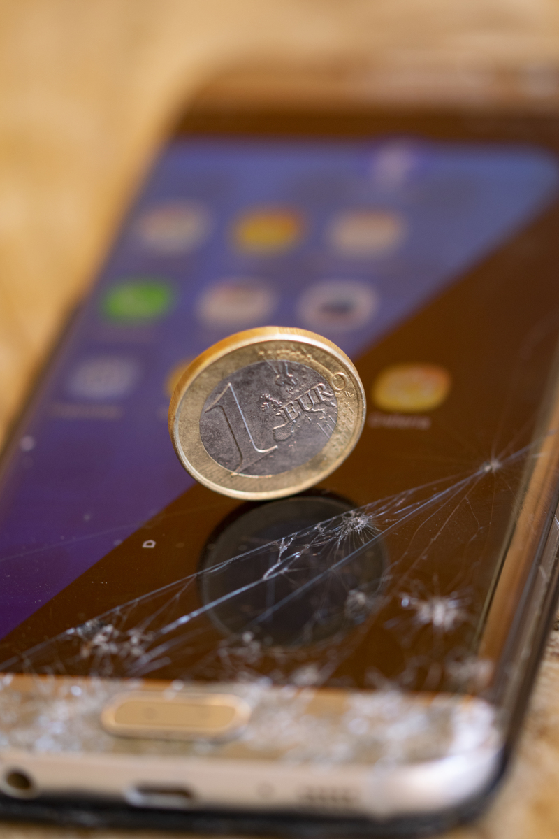 华为手机屏幕碎了？教你4步轻松解决！