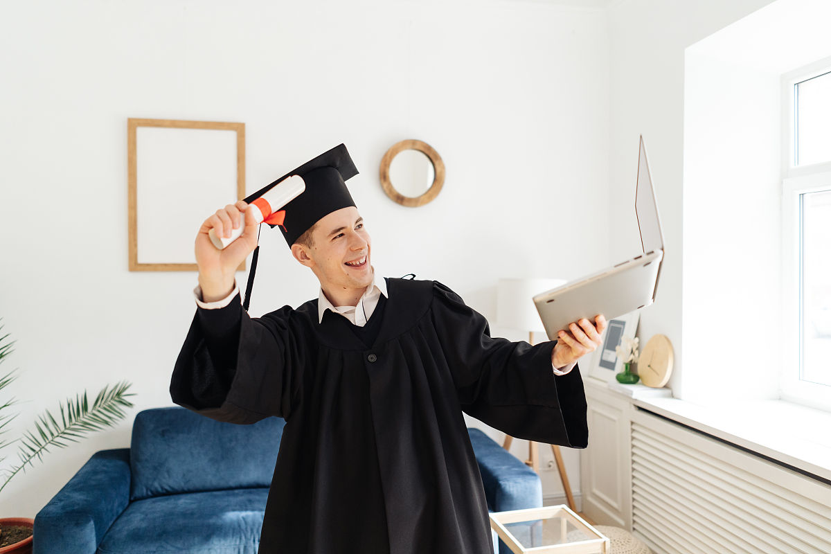 2019年四川幼师职业学校更优秀的幼师需要学位