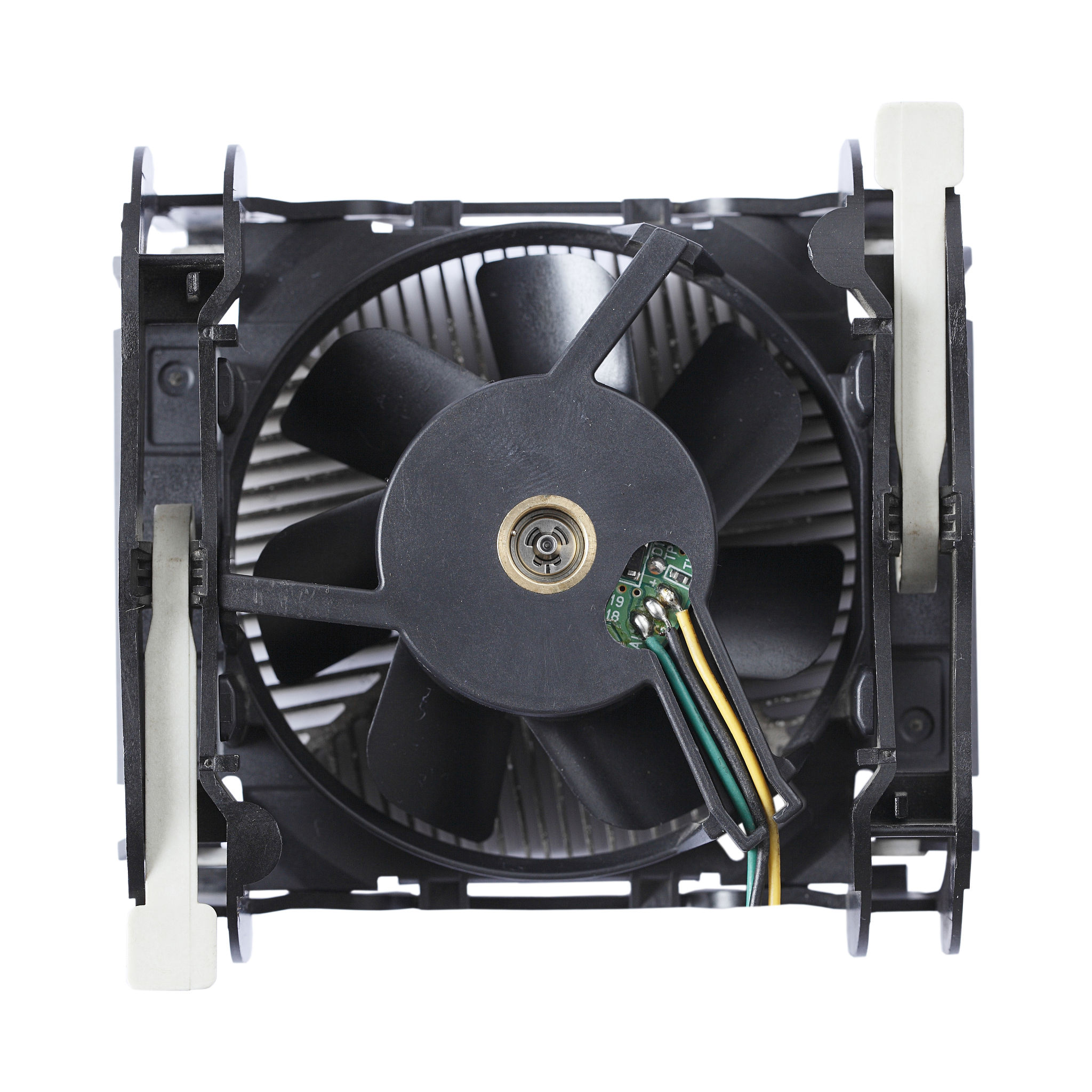 Efficient Cooling System for Tm,Ho:YAG Crystal and LD Arrays using Water Cooling