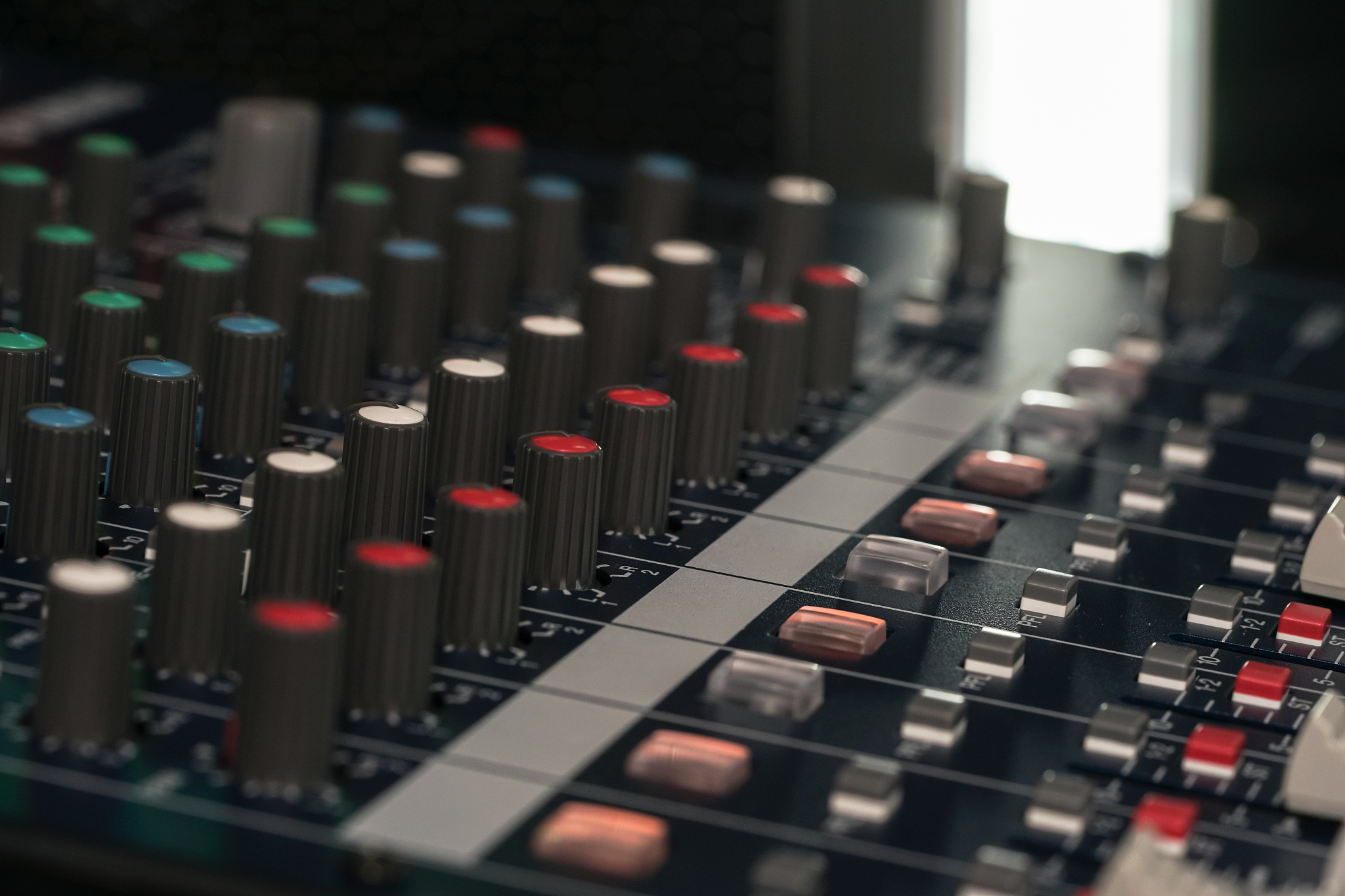 人耳掩蔽效应：听觉系统的神奇现象