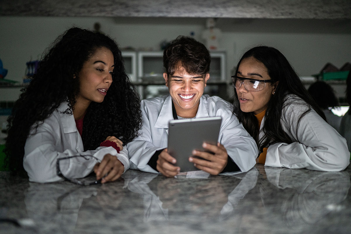 贵州经贸学校物流管理专业：优势、不足及实践能力提升