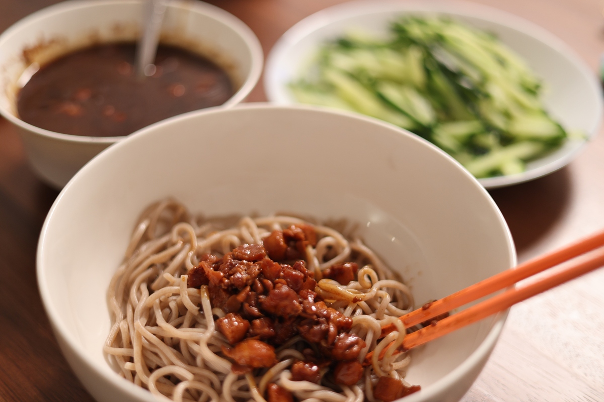 写一份五香牛肉炸酱面外卖好评