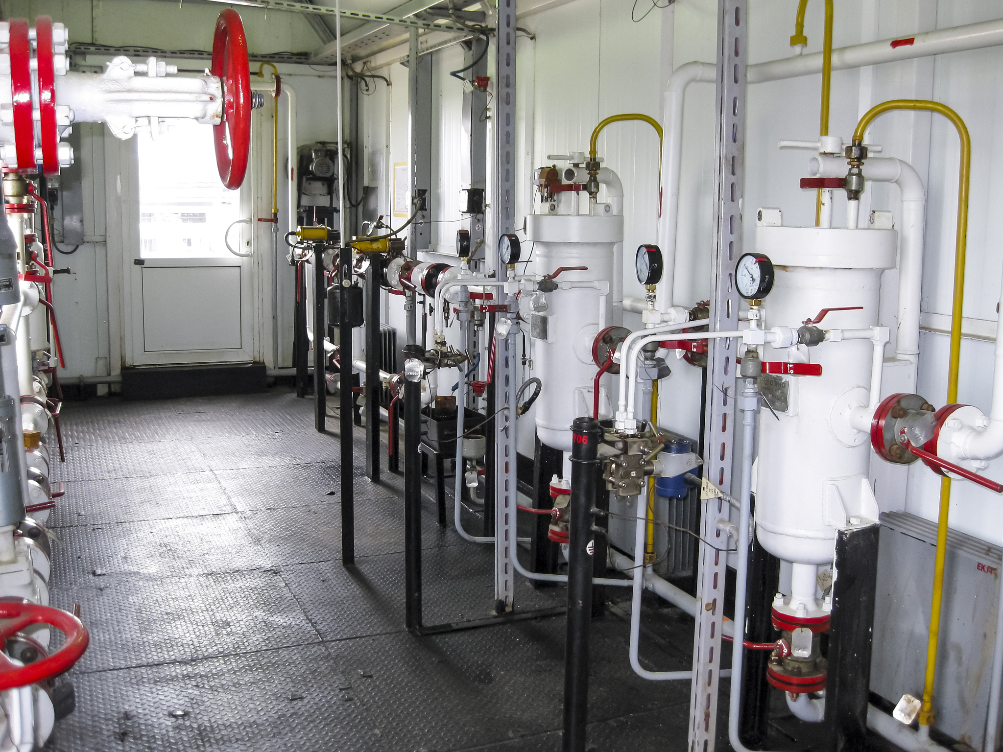 加氢裂化装置压缩机气阀噪音大原因及维修1000字