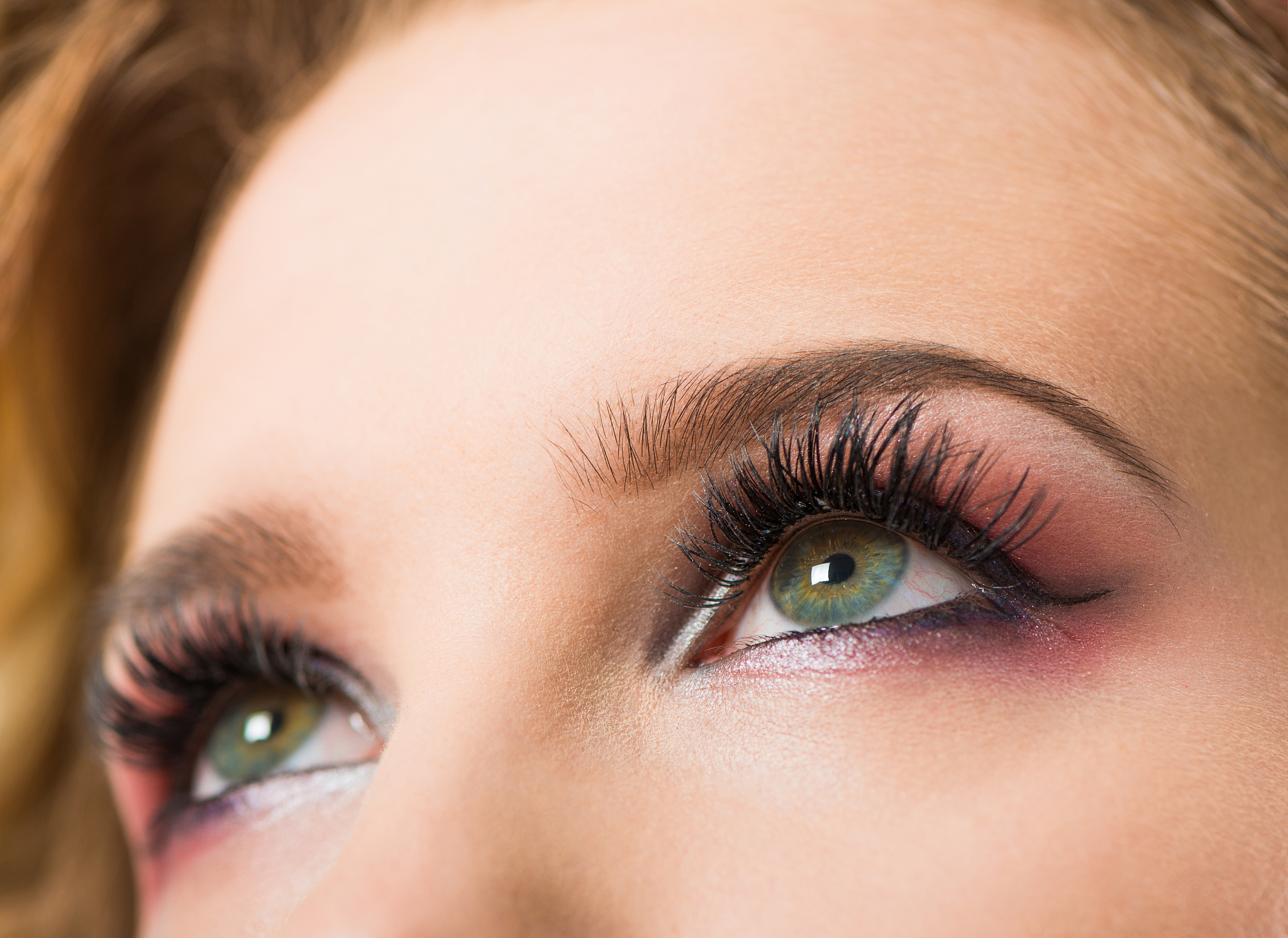 The Power of Eyebrows: How Beautiful Eyebrows Enhance a Woman's Beauty