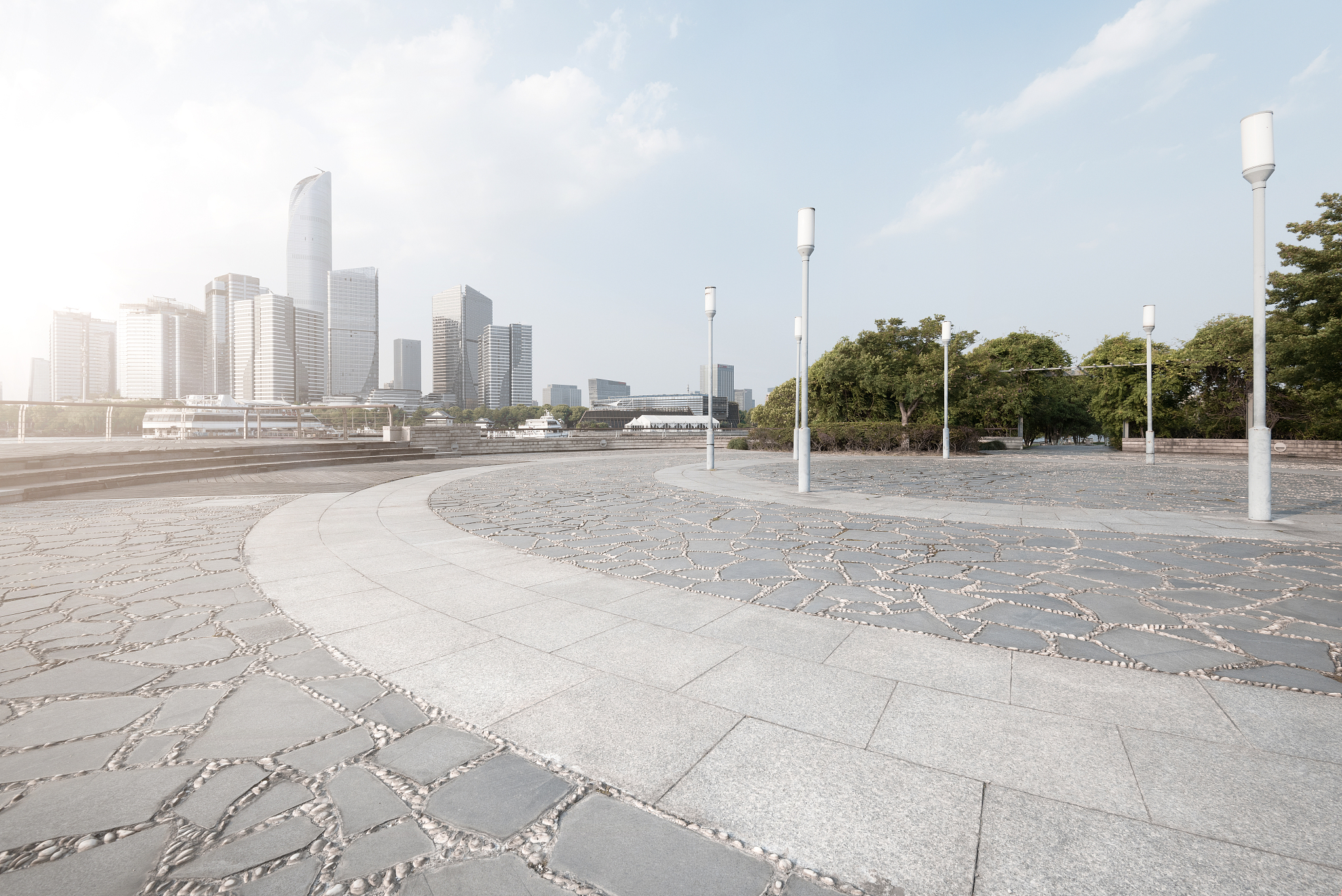 玉林华港中等职业技术学校高速铁路信号控制专业前景怎么样？