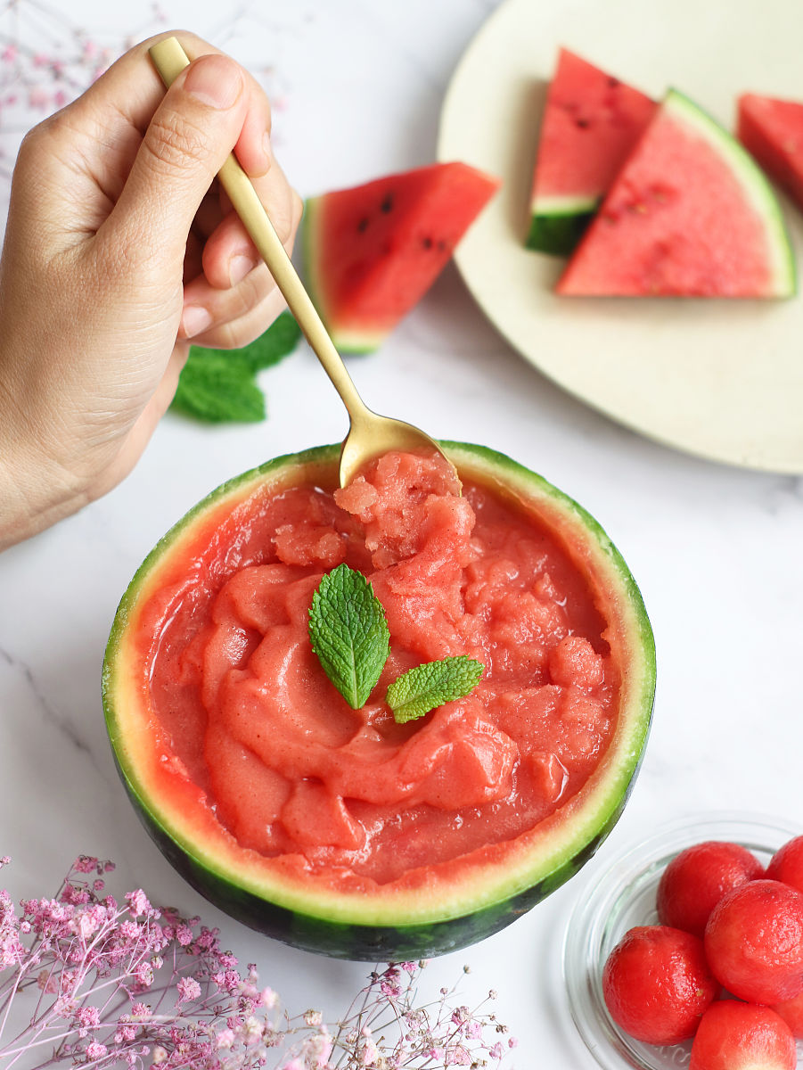 西瓜霜润喉片：老师上课，上火怎么办？