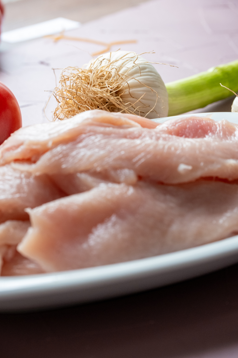 鸡胸肉保存一个月方法：冷冻、解冻、储存全攻略