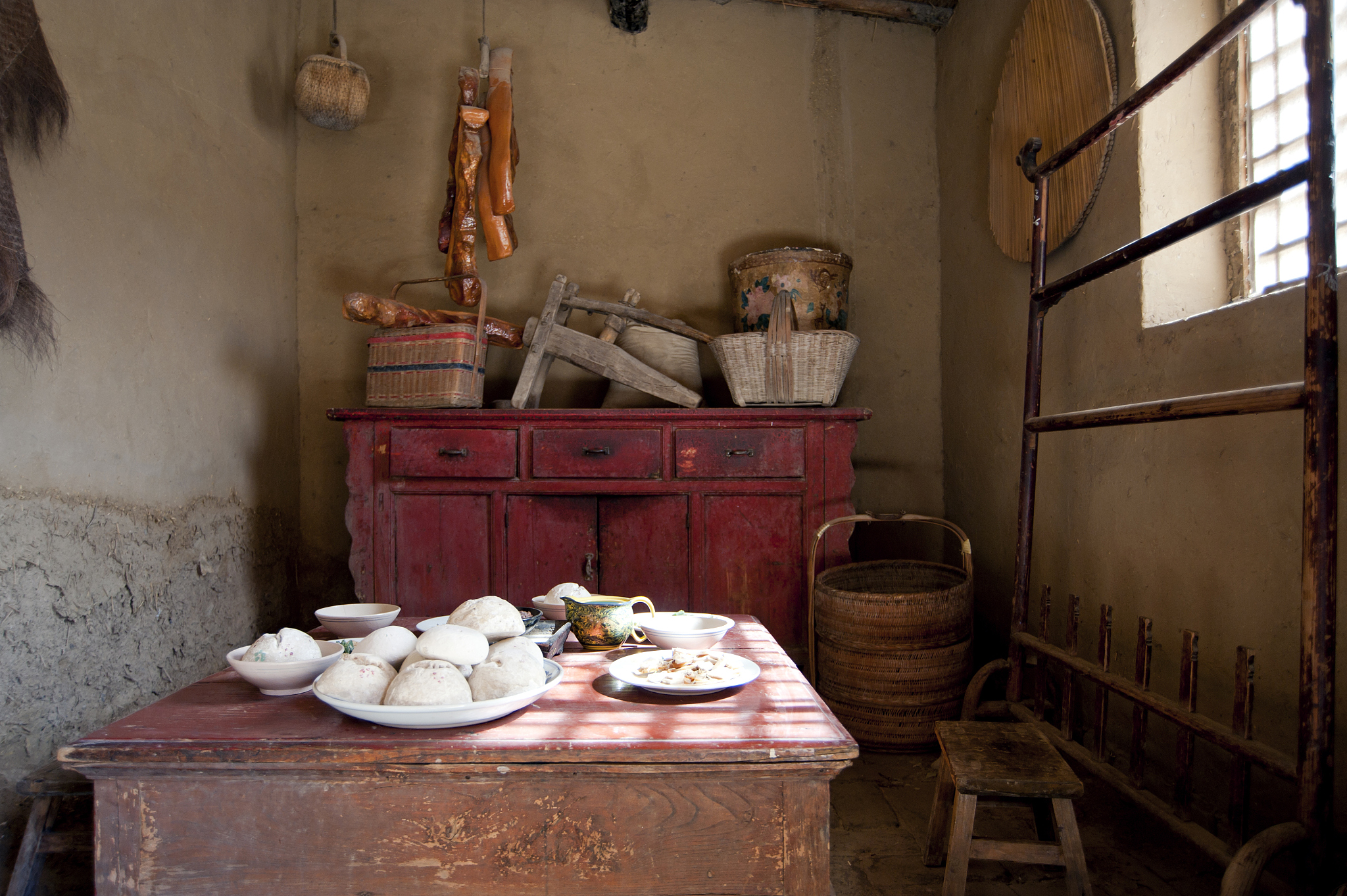 建筑装饰工程技术专科课程有哪些？