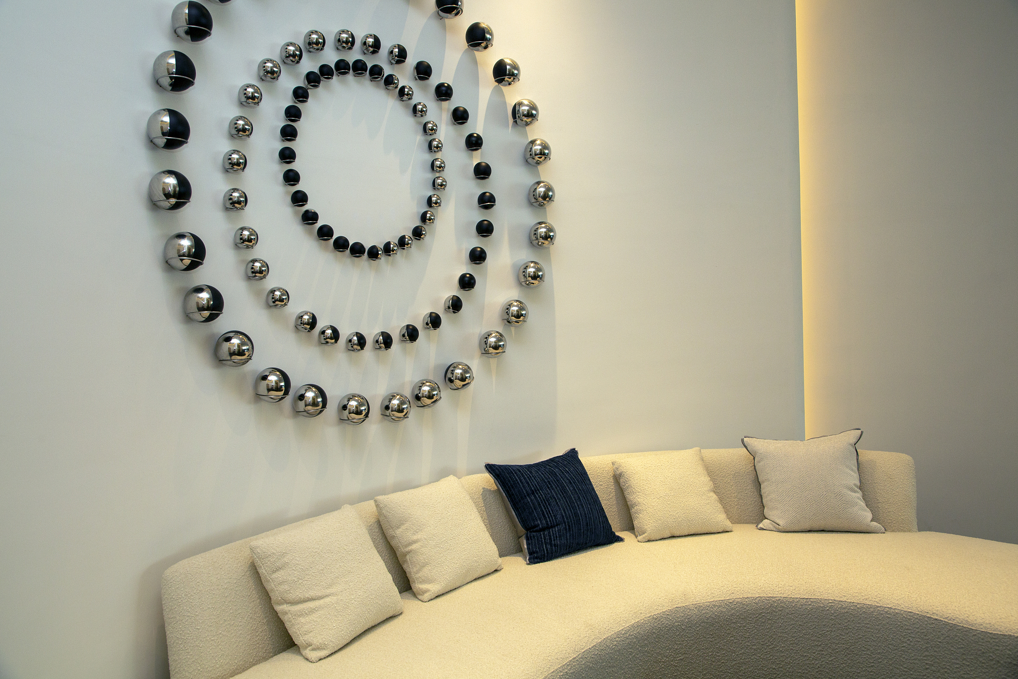 软装饰材料在室内设计中的应用原则：打造个性风格的关键