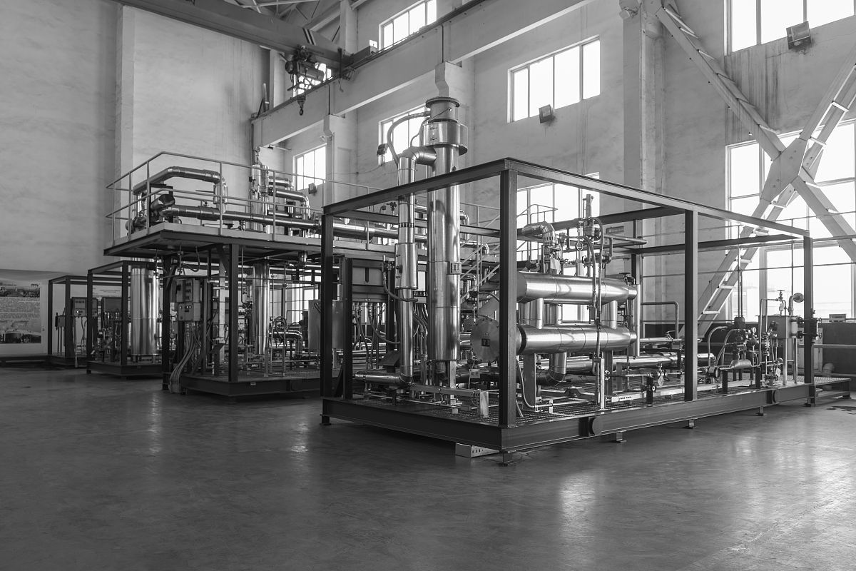 请设计一个年产2000吨氯吡格雷车间