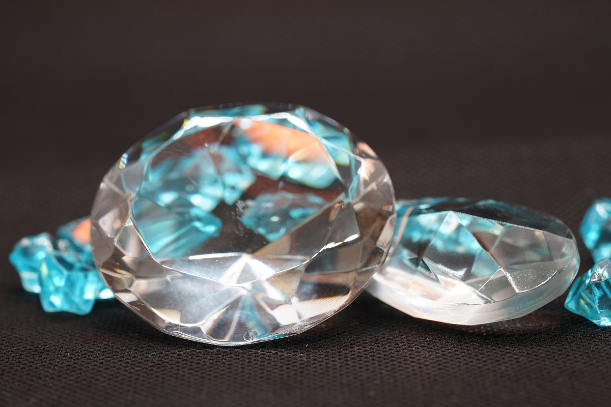 托帕石和海蓝宝的区别