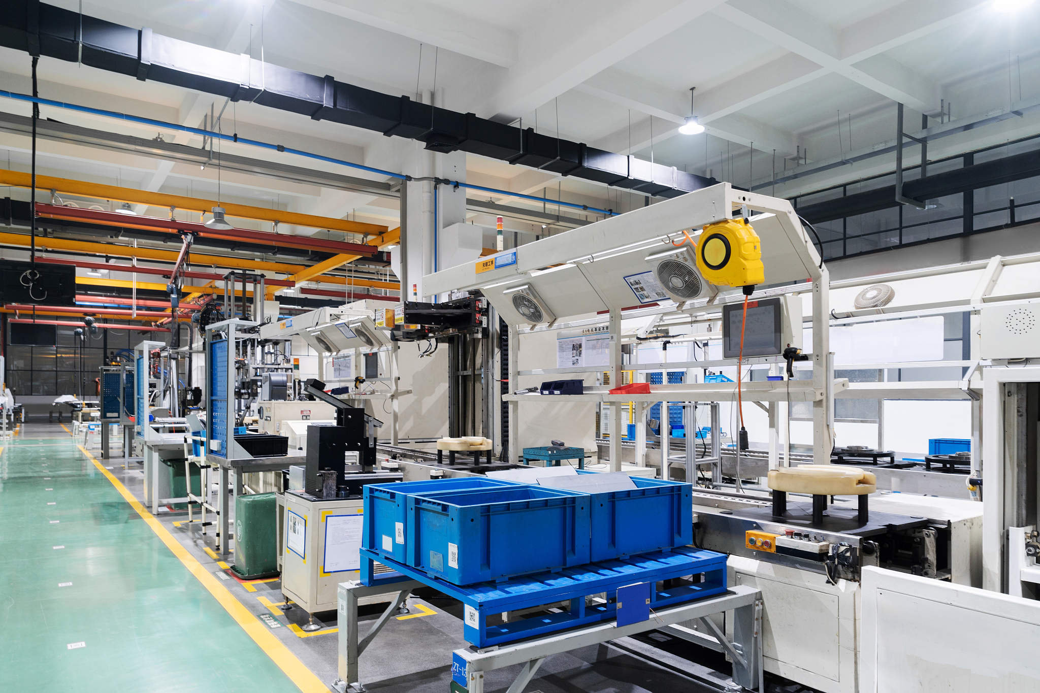 设计撰写机械设计制造及其自动化专业的《职业生涯规划书》不少于2000字要求包括以下部分：第一章、认识自我1个人基本情况2职业兴趣3职业能力及适应性4个人性格5职业价值观6胜任能力自我分析小结第二章、职业生涯条件分析1家庭环境分析2学校环境分析3社会环境分析4职业环境分析 职业生涯条件分析小结第三章、职业目标定位及其分解组合1职业目标的确定2职业目标的分解与组合第四章、具体执行计划第五章、评估调整1