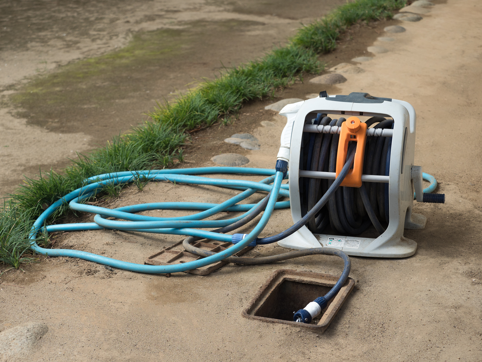 高压清洗机使用注意事项：勿直接清洗电器部件