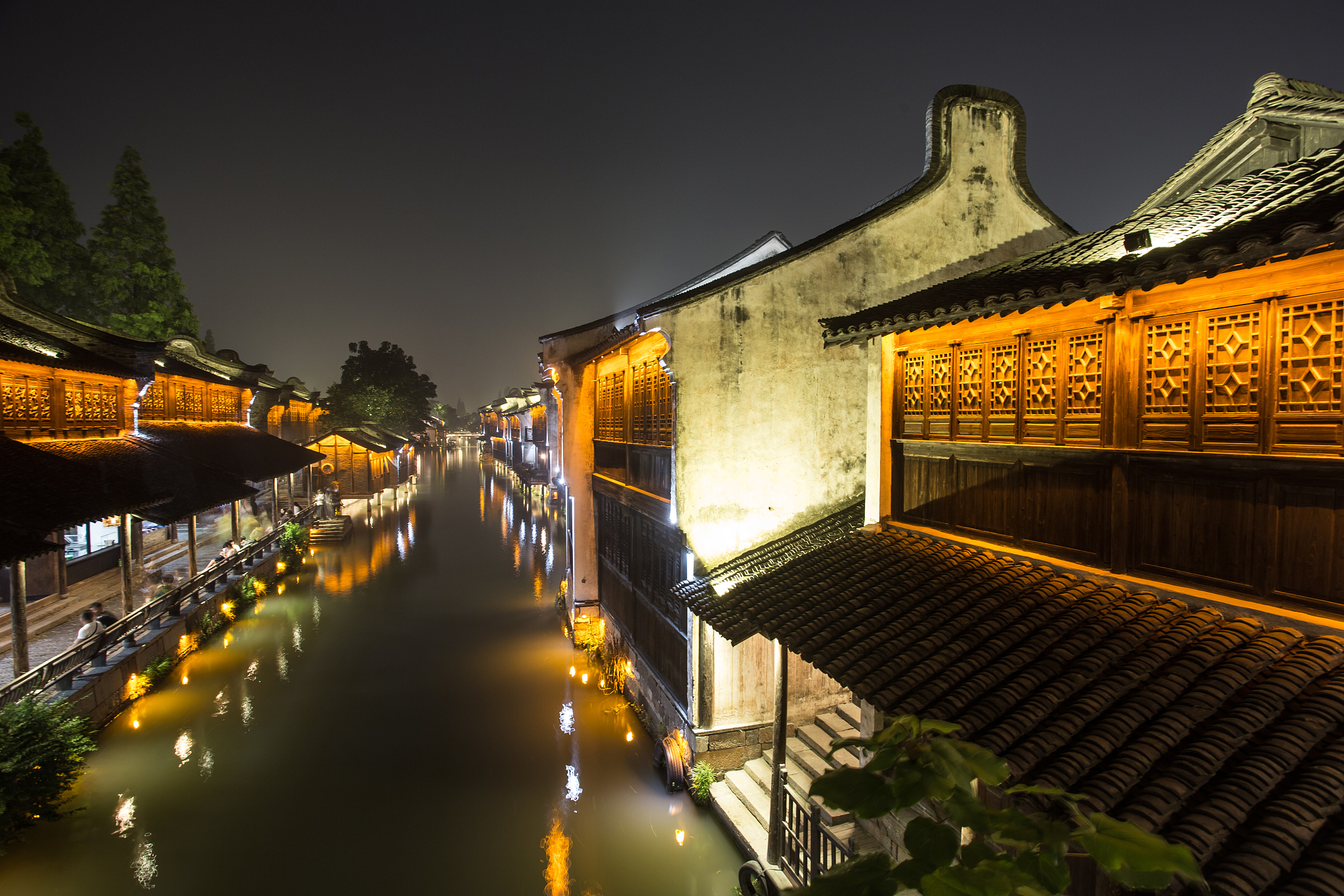 the night fall in the water town