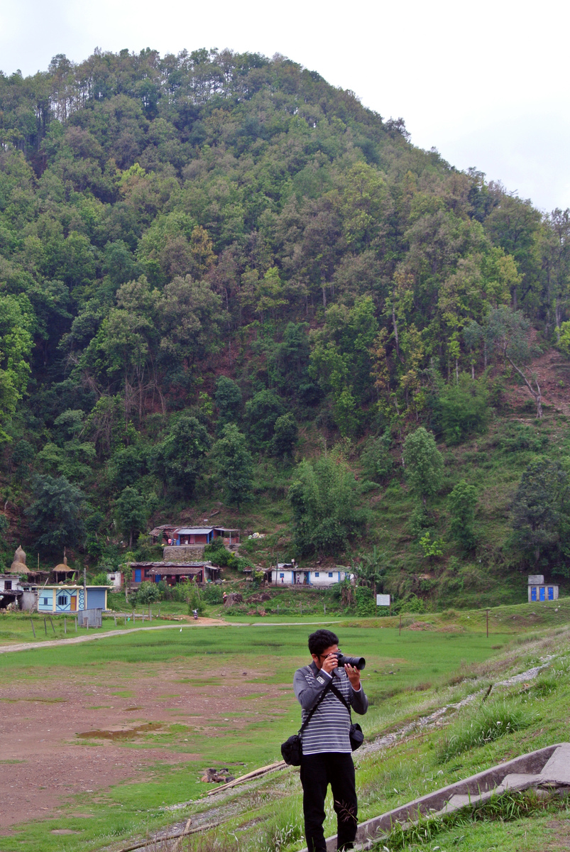 明天从云南文山州砚山县出发至四川省泸州市途径的哪些地方可以露营告诉我